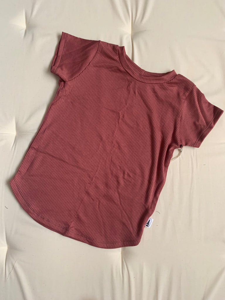 The Little Wanderer Ribbed Scoop Tee - Berry - The Mini Branch